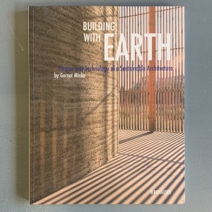Building with earth / Gernot Minke. 