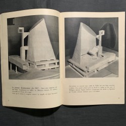 L'art sacré / un projet d'église paroissiale de Le Corbusier