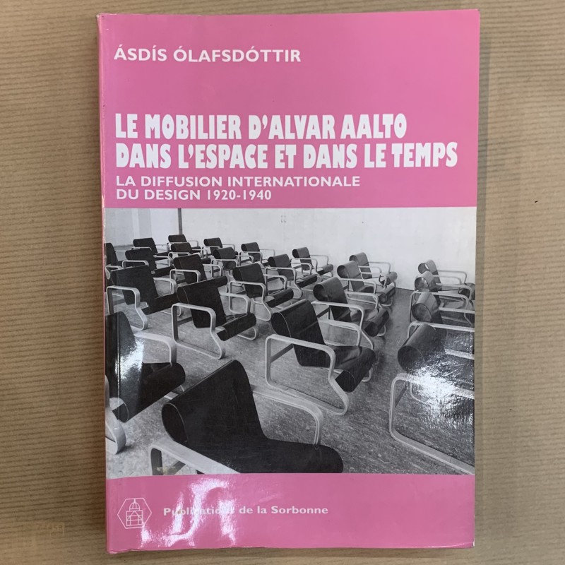 Le mobilier d'Alvar Aalto dans l'espace et dans le temps.