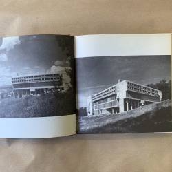 Un couvent de Le Corbusier / La Tourette.