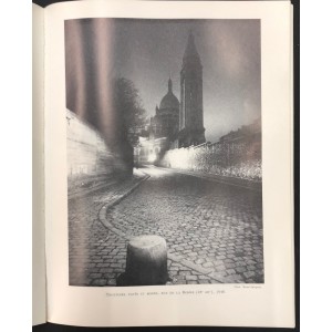 Paris, la rue. Le mobilier urbain.