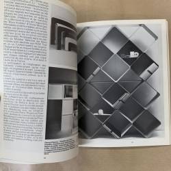 Le mobilier français 1965-1979 / Gilles de Bure.