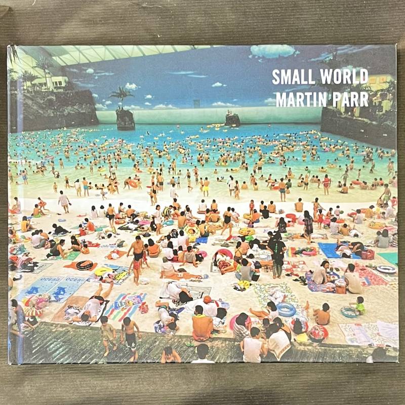 MARTIN PARR : Small World (2018 edition)