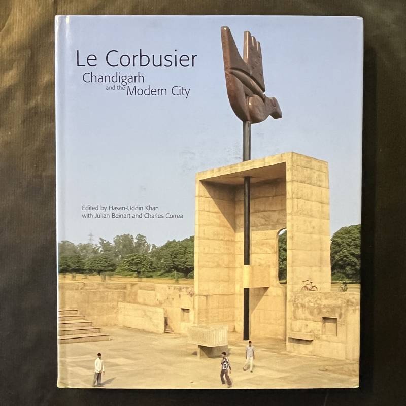 Chandigarh and the modern city / Le Corbusier.