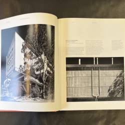 Under the edge / the architecture of Peter Stutchbury.