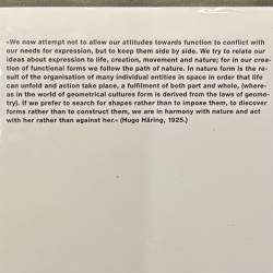 Hugo Haring par Peter Blundell Jones.