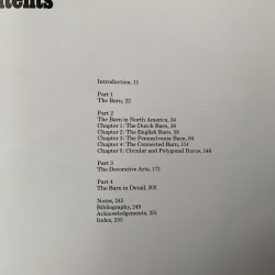 The barn / a vanishing landmark in North America.