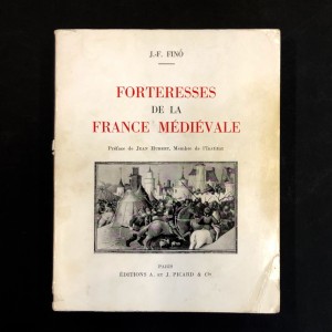Forteresses de la France médiévale / J. F. Fino 